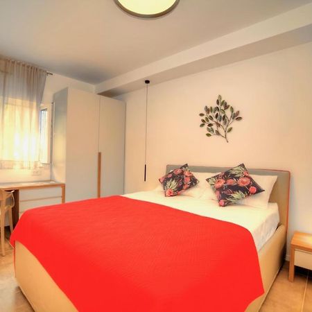 Apartments Villa Rojnica Jelsa  Buitenkant foto