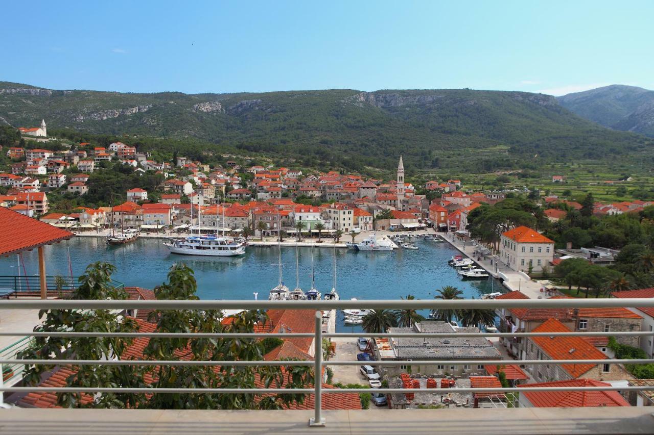 Apartments Villa Rojnica Jelsa  Buitenkant foto