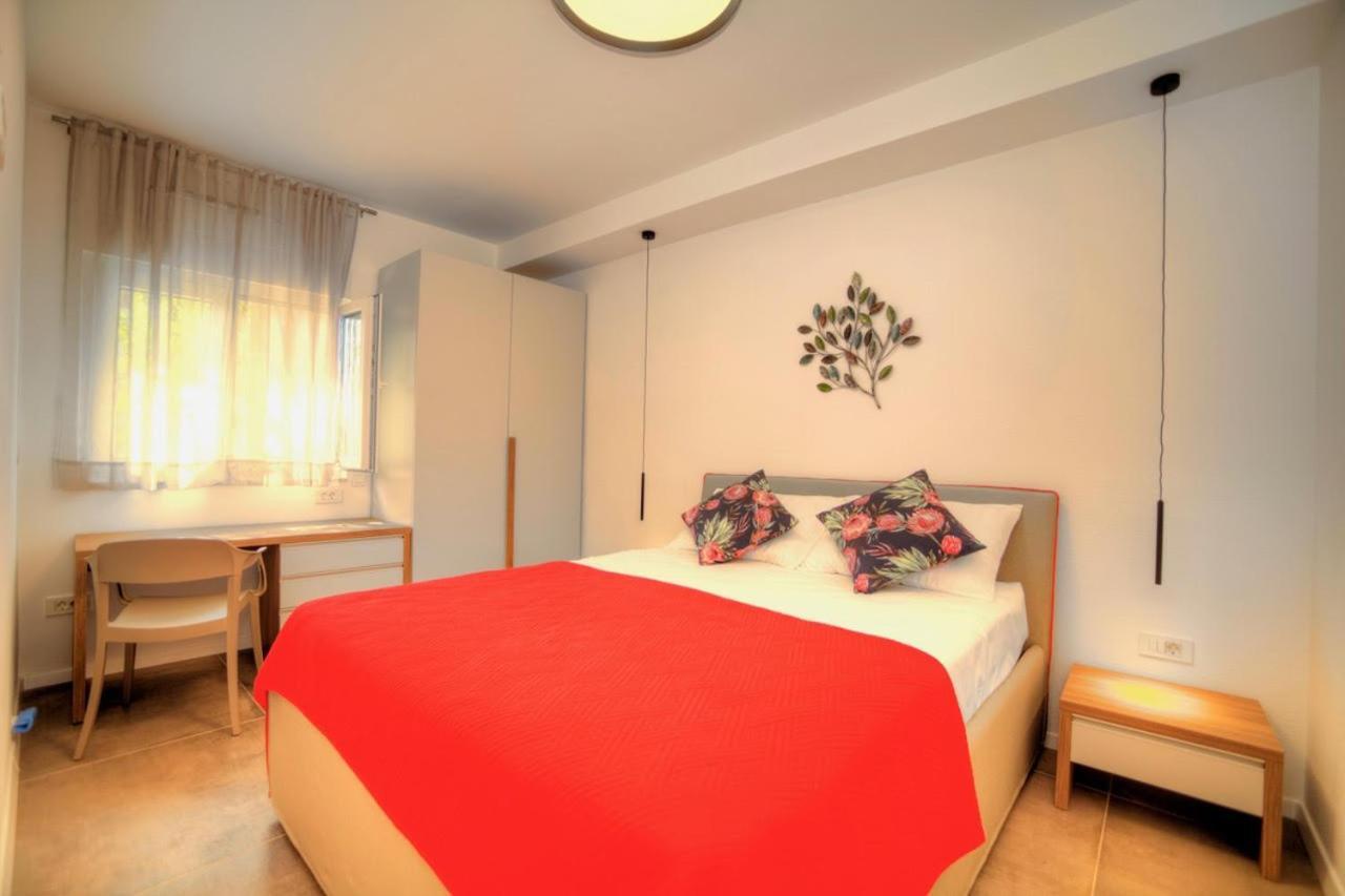Apartments Villa Rojnica Jelsa  Buitenkant foto
